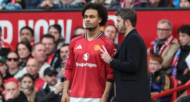 Michael Carrick và bài toán Joshua Zirkzee: Tại sao MU cần số 10 ảo người Hà Lan?