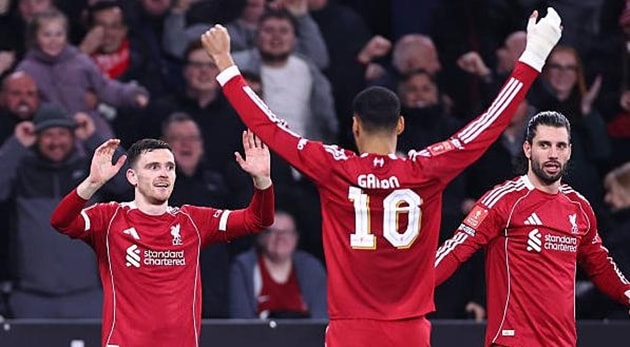 Robertson rực sáng, Liverpool hạ Wolves 3-1 để tiến vào tứ kết FA Cup