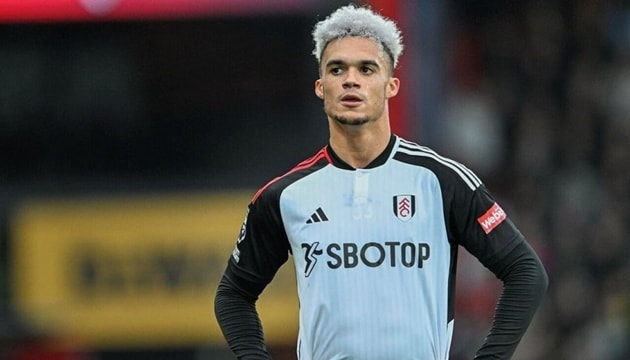 Antonee Robinson ưu tiên Liverpool, MU nhắm ngôi sao Bradley Barcola của PSG