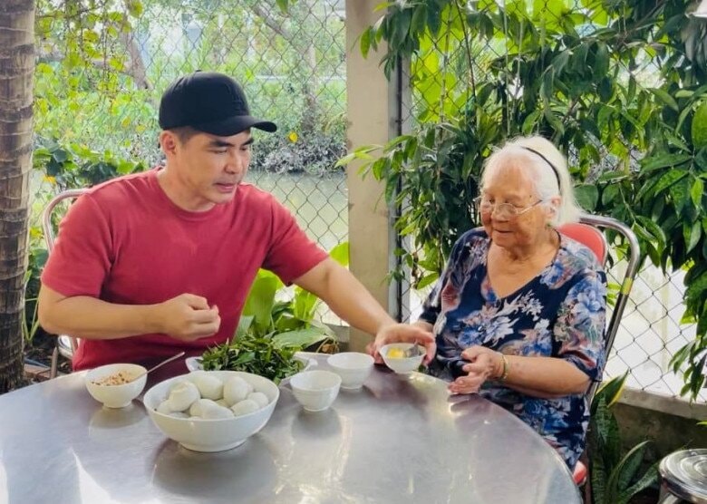 Diễn viên Trung Dũng ở tuổi 53: Cuộc sống độc thân bên mẹ già và khối tài sản thừa kế