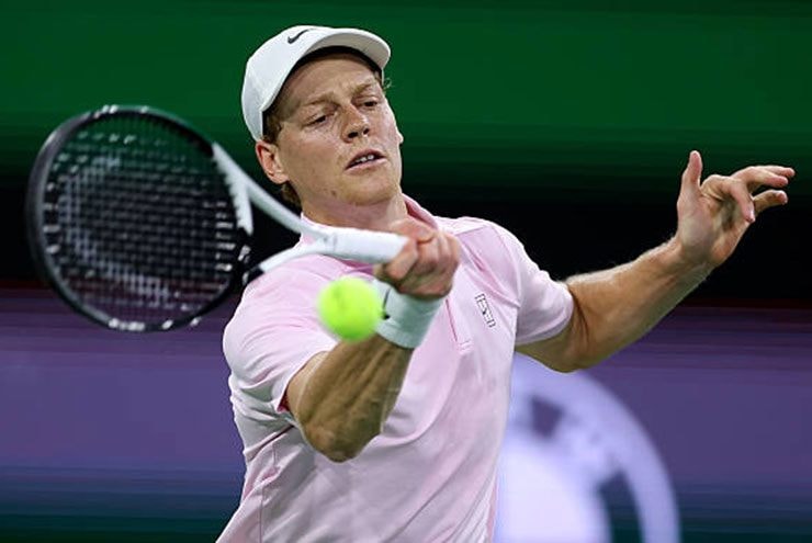 Jannik Sinner đánh bại Denis Shapovalov 6-3, 6-2 để giành vé vào vòng 4 Indian Wells