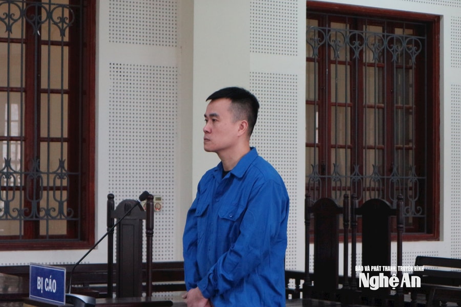 Lừa chạy tại ngoại, chiếm đoạt tiền tỷ