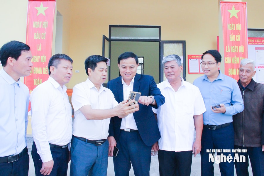 Tiểu ban tuyên truyền bầu cử tỉnh kiểm tra công tác thông tin, tuyên truyền tại xã Nghĩa Lâm