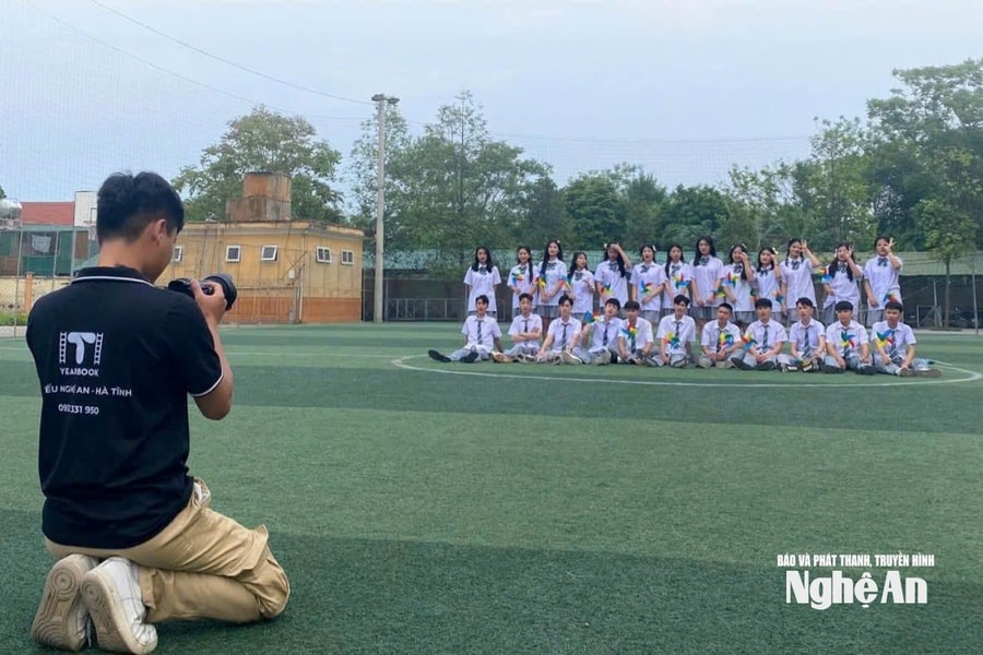 Dịch vụ kỷ yếu vào mùa nhộn nhịp