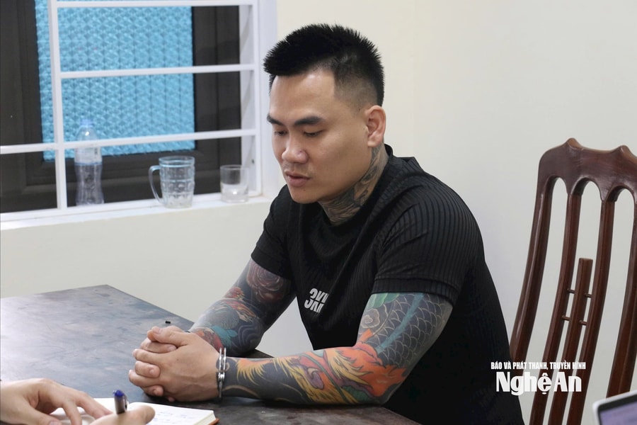 Bắt giữ nhanh đối tượng chém người tại quán cà phê ở phường Thành Vinh