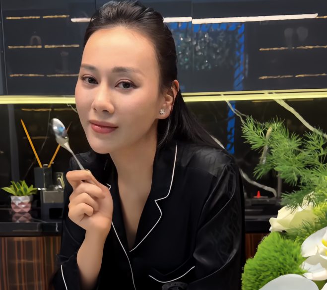 Phương Oanh tái xuất với vlog nấu ăn sau nửa năm vắng bóng vì biến cố gia đình