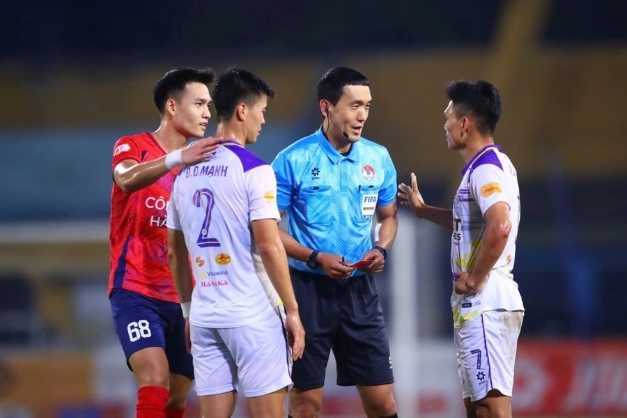 Trọng tài Hàn Quốc điều hành trận đại chiến Ninh Bình và CAHN tại V-League