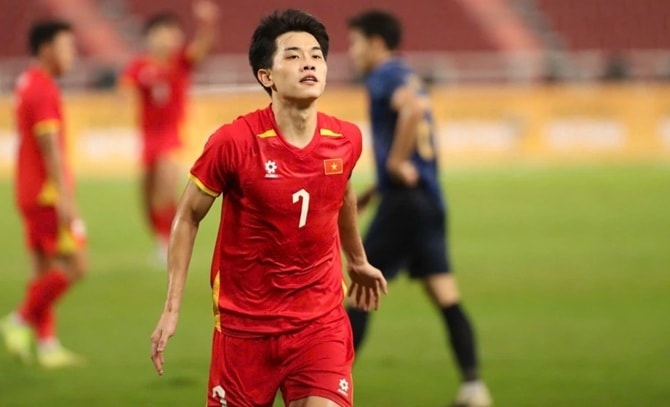 Nguyễn Đình Bắc thụ án treo giò của AFC theo cách đặc biệt tại tuyển Việt Nam