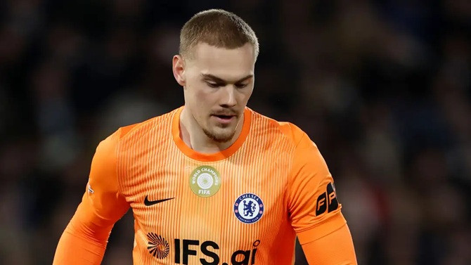 Filip Jorgensen và cái giá của triết lý chơi chân trong thất bại 2-5 trước PSG