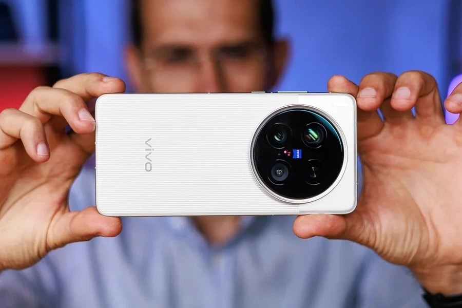 vivo X300 Ultra lộ diện với camera 200MP tiêu cự 35mm và khả năng zoom 1600mm