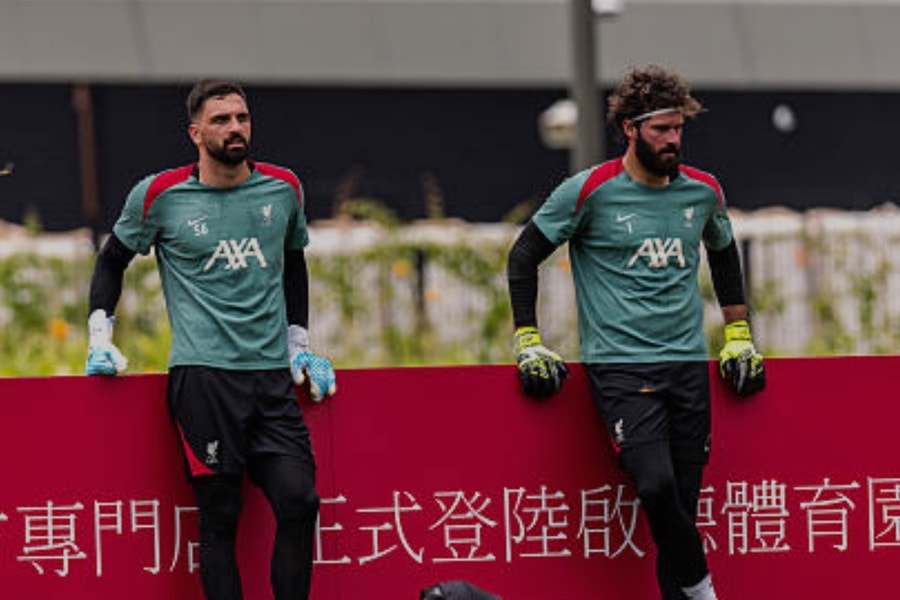 Alisson Becker ở lại Liverpool đến năm 2027: Bài toán cạnh tranh cho Mamardashvili