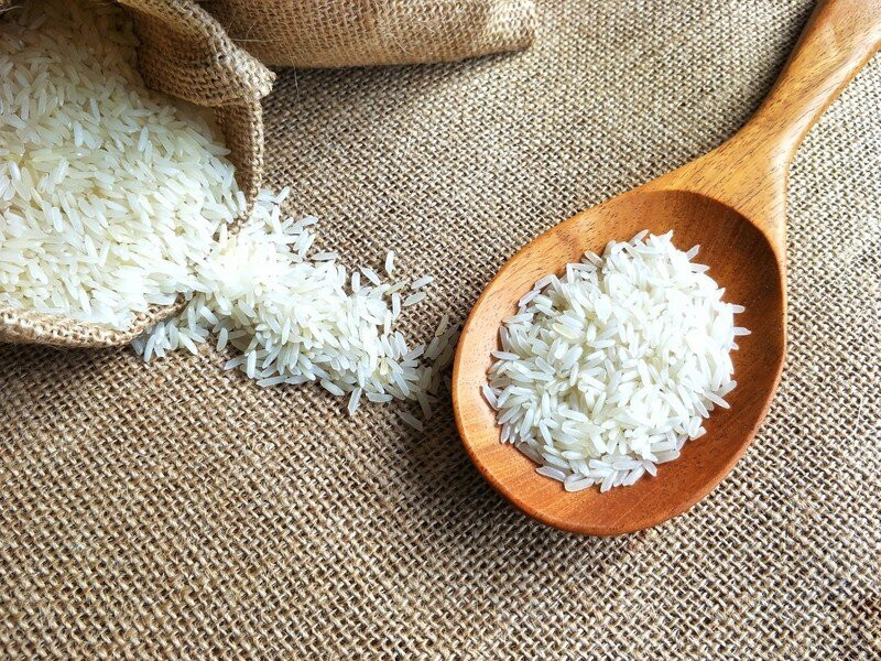 Giá lúa gạo hôm nay 13/3: Lúa OM 18 giữ mức 6.100 đồng/kg, thị trường gạo trầm lắng
