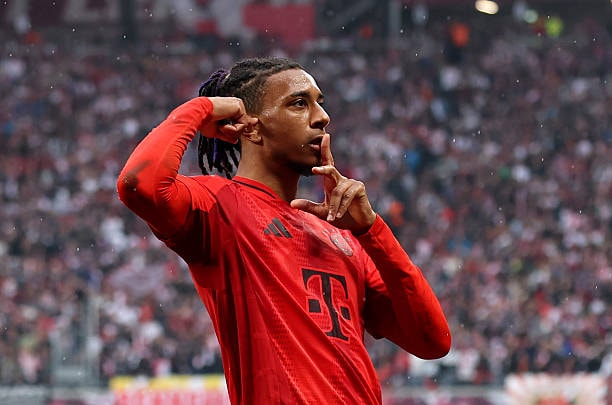 Real Madrid nhắm Michael Olise, Vlahovic tiến gần bản hợp đồng mới với Juventus