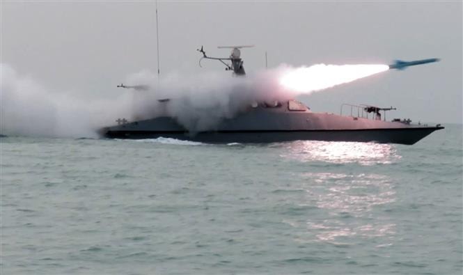 Mỹ đối phó thế nào với 6.000 quả thủy lôi của Iran tại eo biển Hormuz?