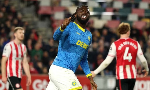 Brentford 2-2 Wolves: Tolu Arokodare tỏa sáng giúp Bầy sói ngược dòng chia điểm kịch tính