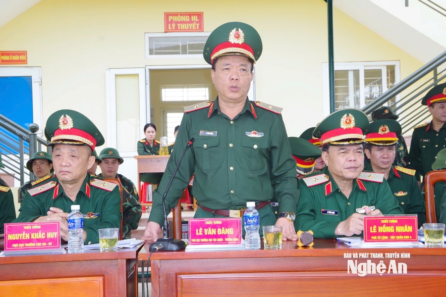 Bộ Tổng Tham mưu Quân đội nhân dân Việt Nam và Bộ Tư lệnh Quân khu 4 khảo sát khu vực thực binh trong diễn tập phòng thủ khu vực