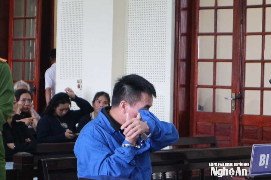 Mâu thuẫn ly hôn, chồng mang dao ‘nói chuyện’ với vợ, lĩnh 10 năm tù