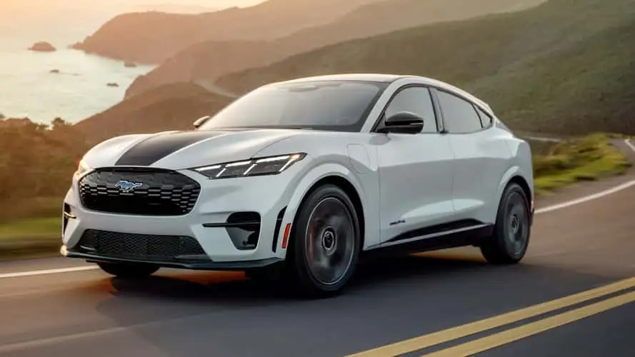 Ford Mustang Mach-E 2026: Tích hợp Apple CarPlay chuyên sâu giúp tối ưu quá trình sạc pin