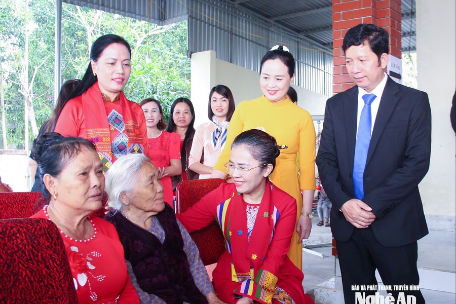 Dấu ấn của phụ nữ Nghệ An trong công tác bầu cử