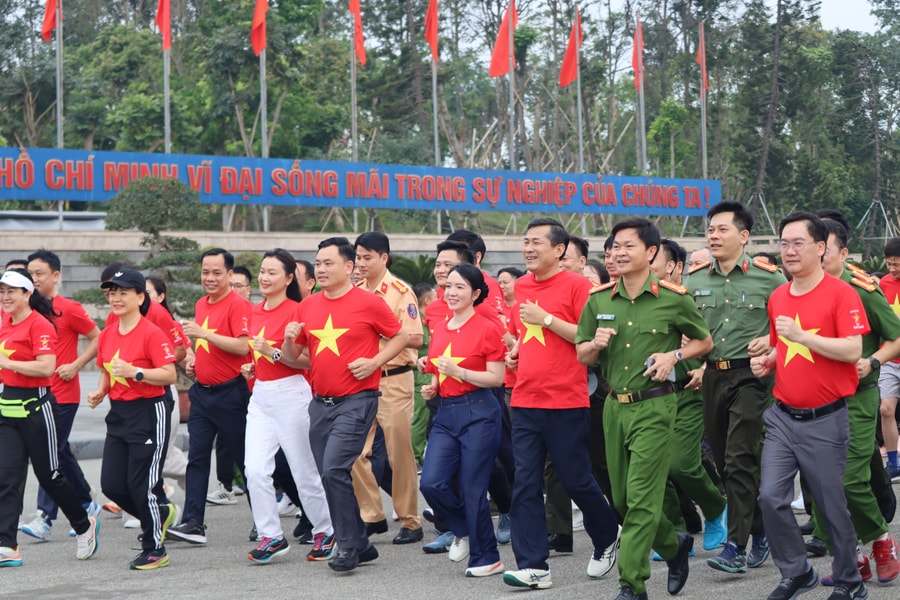 Gần 4.000 người tham gia Lễ phát động “Ngày chạy Olympic - Vì sức khỏe toàn dân - Vì an ninh Tổ quốc”