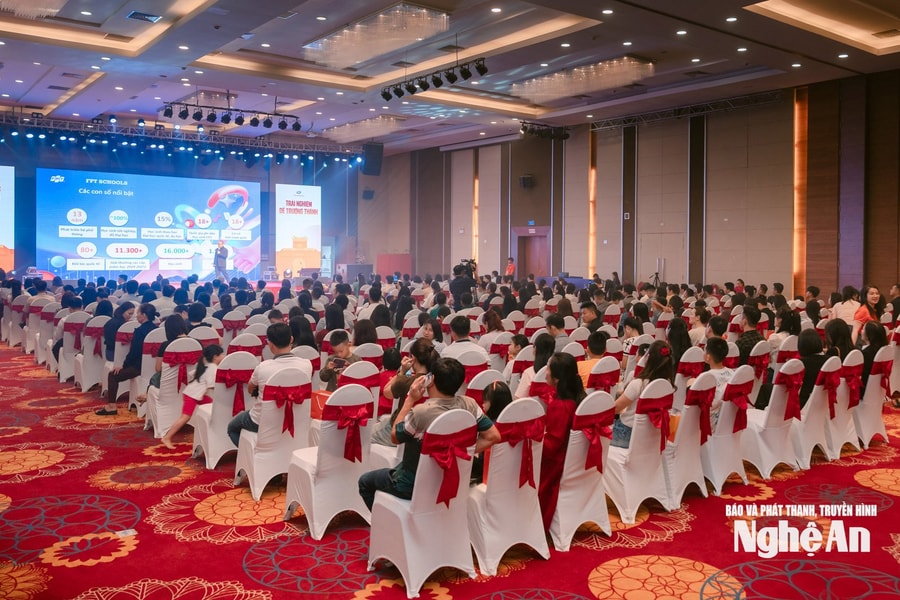 Hội thảo “Chạm tới tương lai” của FPT School Vinh tạo sức hút lớn với phụ huynh Nghệ An