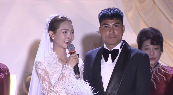 Đám cưới MC Mù Tạt và cầu thủ Đức Huy: Những giọt nước mắt và lời nhắn gửi người cha quá cố