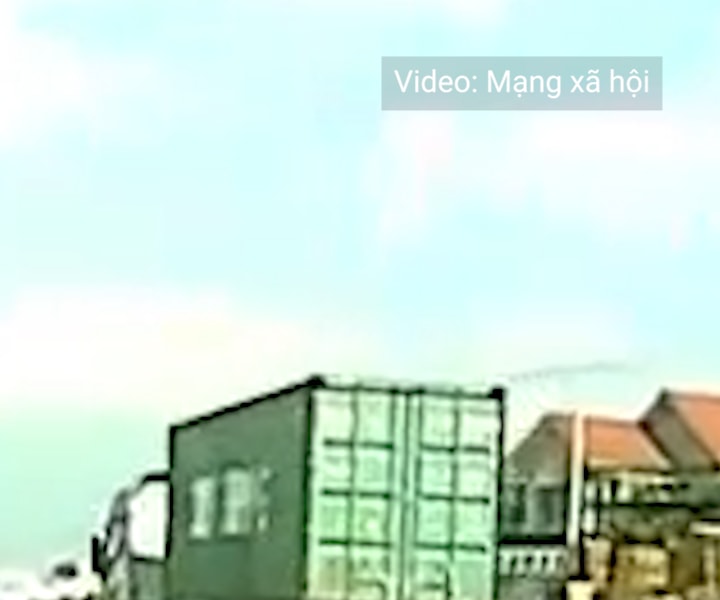 Xe đầu kéo container lạng lách, tạt đầu ô tô gây bức xúc