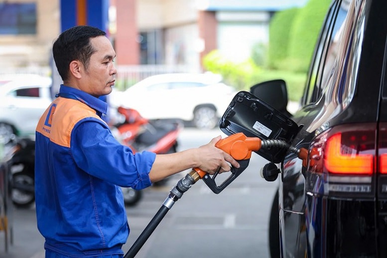 Giá xăng dầu Việt Nam thấp hơn nhiều nước khu vực khi dầu thô vượt ngưỡng 100 USD