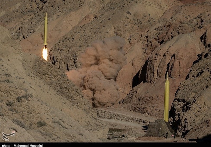 Iran triển khai loạt tên lửa hạng nặng tấn công các mục tiêu chiến lược tại Israel và căn cứ Mỹ
