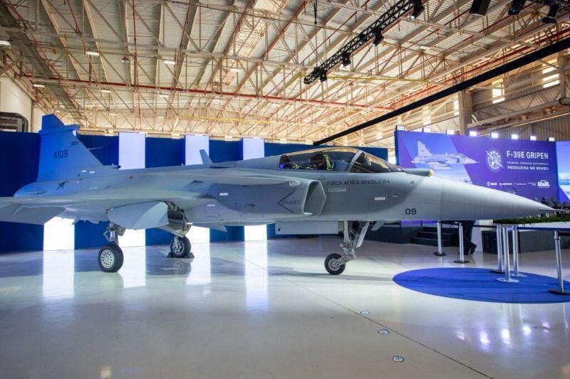 Brazil ra mắt tiêm kích siêu thanh F-39E Gripen đầu tiên sản xuất trong nước