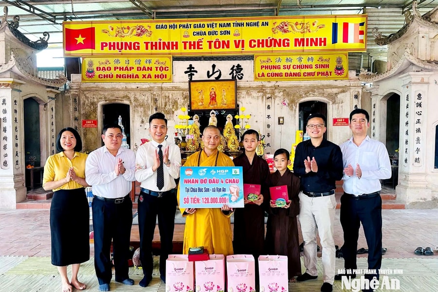 Hoàng Gia Phát và Ygroup đỡ đầu 4 trẻ mồ côi, lan tỏa chương trình “Mẹ đỡ đầu” tại Nghệ An