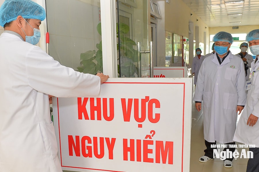 Bình tĩnh ứng phó với biến thể mới của COVID-19