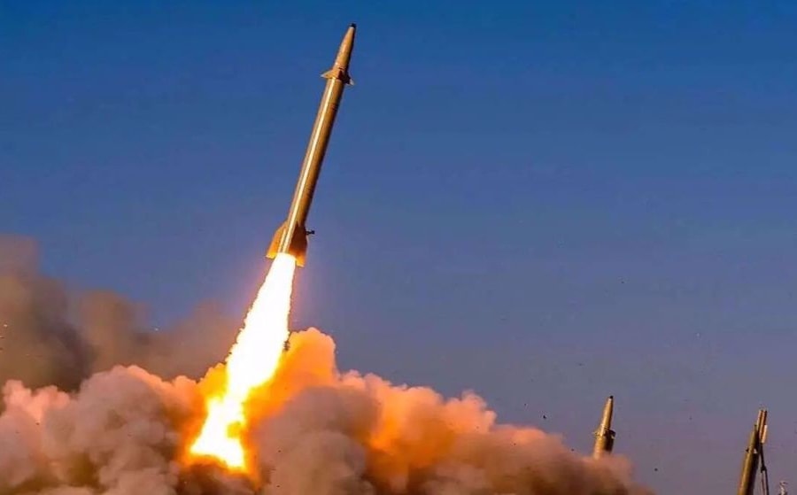 Iran nâng cấp tên lửa đạn đạo Etemad và chuẩn bị cho xung đột kéo dài