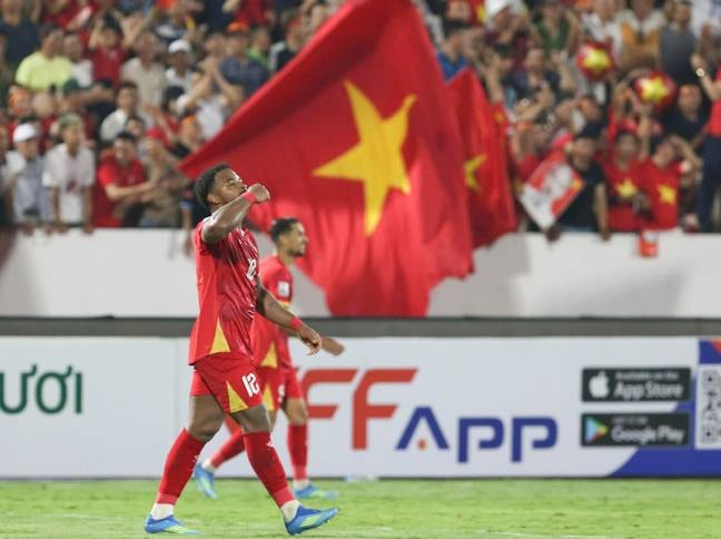 Tuyển Việt Nam thắng Malaysia 3-1: Dàn sao nhập tịch gây bão dư luận Thái Lan