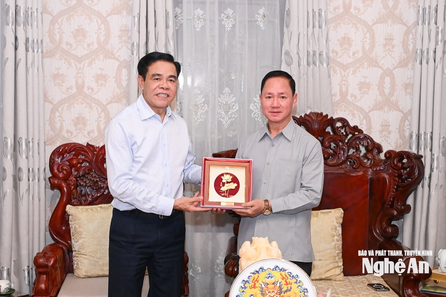 Chủ tịch UBND tỉnh Nghệ An thăm, chúc Tết Bunpimay Phó Thủ tướng nước Cộng hòa Dân chủ Nhân dân Lào