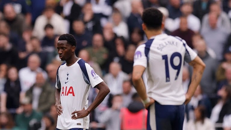 Tottenham Hotspur và 'khe cửa hẹp' để trụ lại Ngoại hạng Anh: Hy vọng từ siêu máy tính