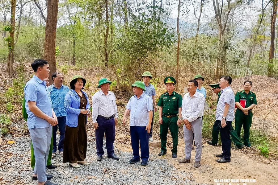 Phó Chủ tịch UBND tỉnh Nguyễn Văn Đệ kiểm tra công tác khắc phục hậu quả thiên tai, khảo sát khu tái định cư tại xã Keng Đu