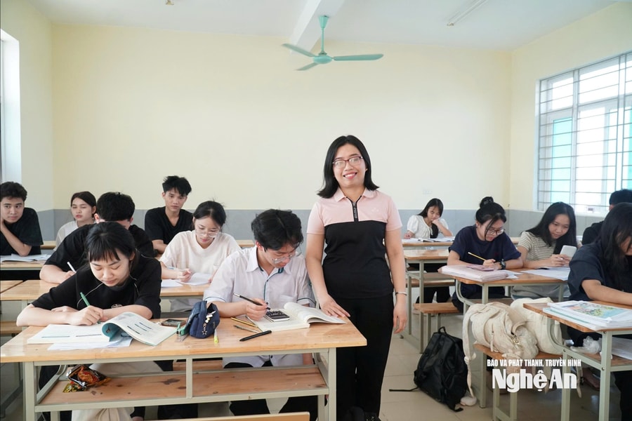 Cô giáo trẻ trường Dân tộc nội trú đạt giải Xuất sắc Hội thi về ATGT