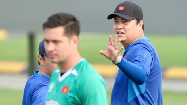 VFF gia hạn với huyền thoại Lee Woon-jae: Tham vọng xây dựng bức tường thép đến năm 2027