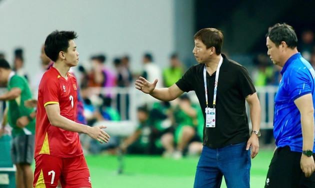 HLV Kim Sang-sik tính bổ sung Đình Bắc dự ASIAD 20, Malaysia nhắm cựu cầu thủ Arsenal