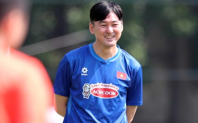 Trợ lý Lee Jung Soo rời tuyển Việt Nam: Tổn thất lớn cho 'vũ khí' bóng chết
