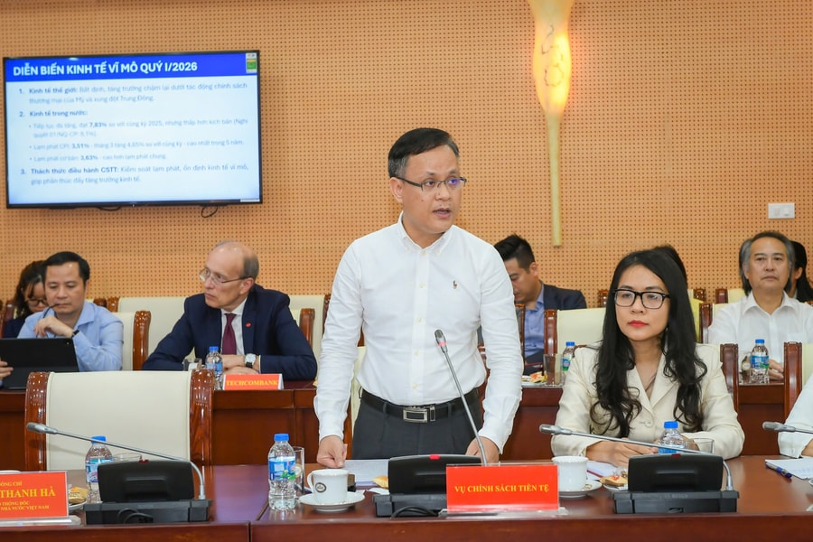 Các ngân hàng cam kết giảm lãi suất hỗ trợ doanh nghiệp sau cuộc họp với Thống đốc Phạm Đức Ấn