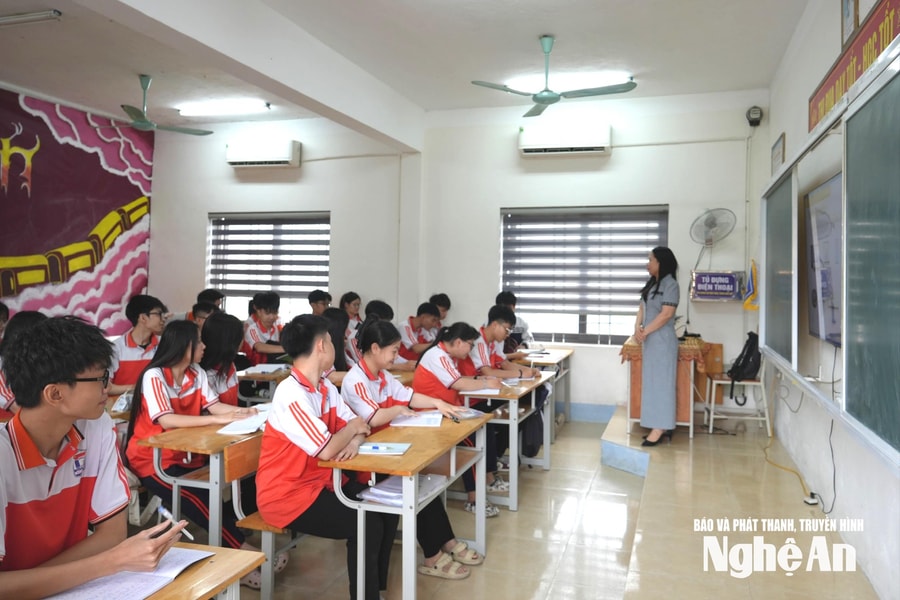 Sĩ tử lớp 12 'chạy đua' với các kỳ thi riêng của trường đại học