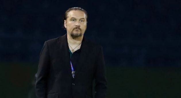 HLV Velizar Popov thoát án phạt nguội sau phát ngôn công kích trọng tài FIFA