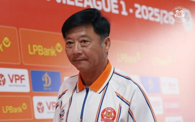 HLV Lê Huỳnh Đức bảo vệ Tiến Linh sau trận thua 0-3 trước Hải Phòng