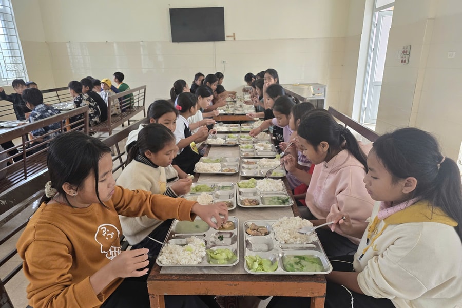 Sở Giáo dục và Đào tạo Nghệ An yêu cầu các trường công khai đơn vị cung cấp thực phẩm bán trú để phụ huynh giám sát
