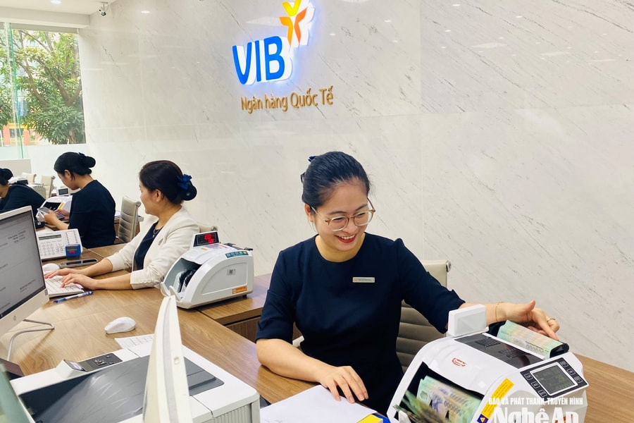 Nỗ lực ghìm giữ lãi suất, ổn định thị trường