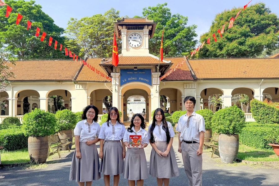 Tuyển sinh lớp 10 tại THPT chuyên Lê Hồng Phong TPHCM