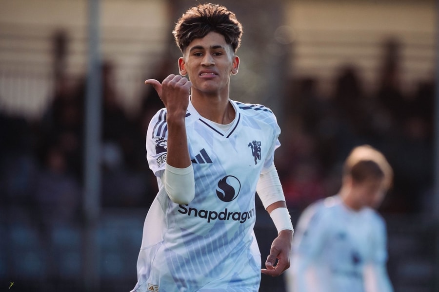 JJ Gabriel: Thần đồng 15 tuổi sở hữu bản lĩnh thép và tương lai rực rỡ tại Manchester United