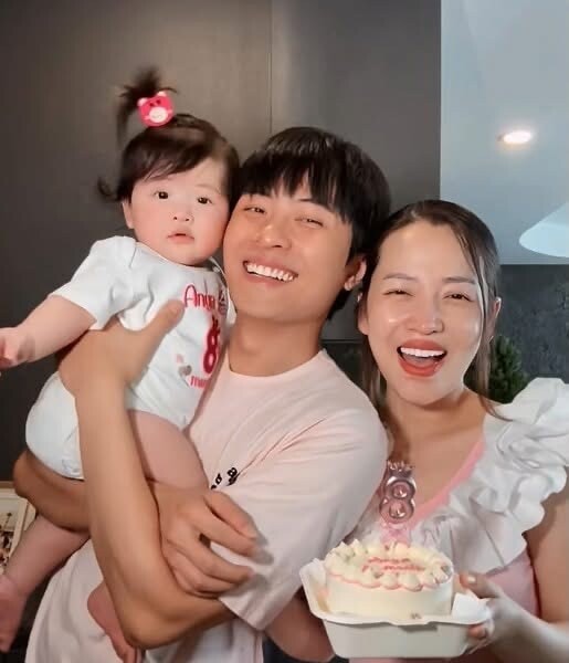 H'Hen Niê và Puka ngậm ngùi ra rìa vì con gái đầu lòng là bản sao hoàn hảo của bố